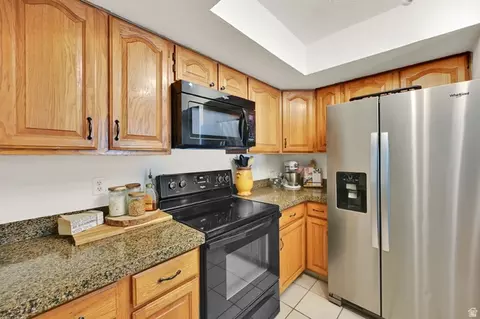 Kitchen - 6914 S 855 E, Midvale, UT 84047 photo 2 of 4