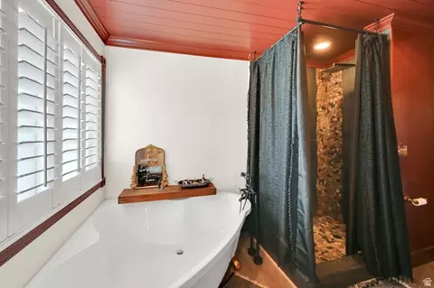 Bath - 6914 S 855 E, Midvale, UT 84047 photo 3 of 5