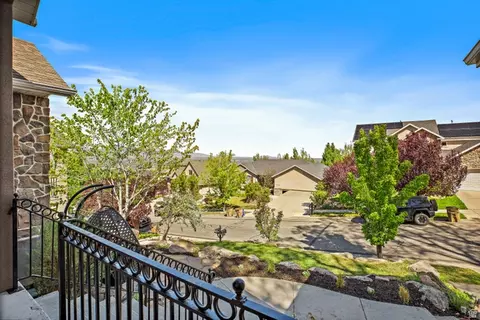 Exterior - 394 E Brewster Dr, Draper, UT 84020 photo 3 of 6