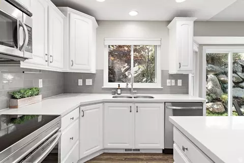 Kitchen - 394 E Brewster Dr, Draper, UT 84020 photo 3 of 3