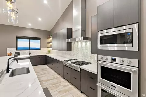 Kitchen - 1766 View Ct, Fruit Heights, UT 84037 photo 11 of 15