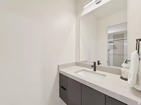 Bath - 1766 View Ct, Fruit Heights, UT 84037 photo 6 of 8