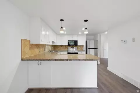 Kitchen - 5175 S 900 E, Murray, UT 84117 photo 2 of 4