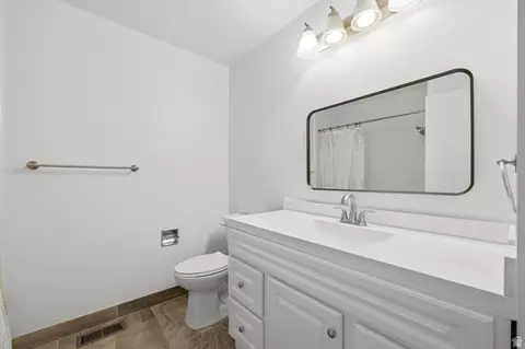 Bath - 5175 S 900 E, Murray, UT 84117 photo 3 of 4
