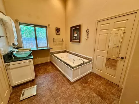 Bath - 324 E 300 St S, Moab, UT 84532 photo 1 of 3