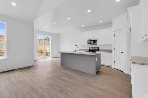 Entry Way - 330 E 500 S, Santaquin, UT 84655 photo 1 of 3