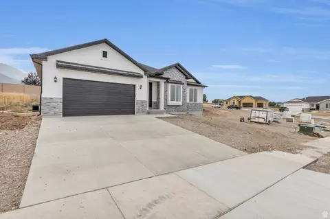 Exterior - 330 E 500 S, Santaquin, UT 84655 photo 3 of 5