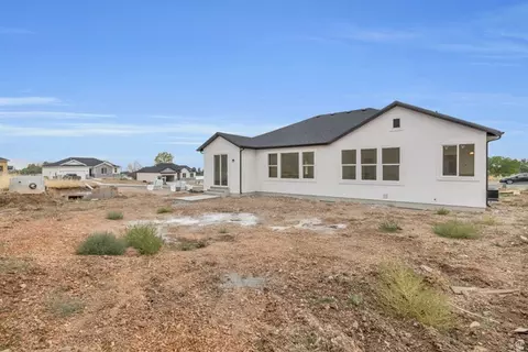 Exterior - 330 E 500 S, Santaquin, UT 84655 photo 5 of 5