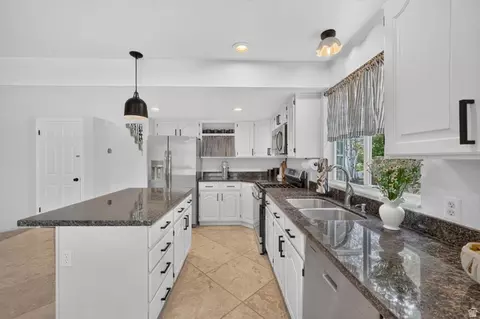 Kitchen - 1138 E 11780 S, Sandy, UT 84094 photo 4 of 8