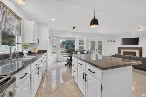 Kitchen - 1138 E 11780 S, Sandy, UT 84094 photo 3 of 8
