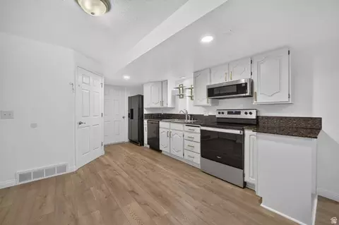 Kitchen - 1138 E 11780 S, Sandy, UT 84094 photo 7 of 8