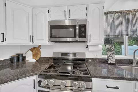 Kitchen - 1138 E 11780 S, Sandy, UT 84094 photo 6 of 8