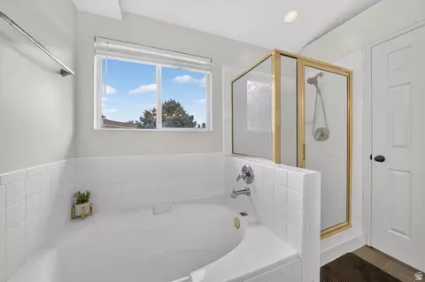 Bath - 1138 E 11780 S, Sandy, UT 84094 photo 2 of 4