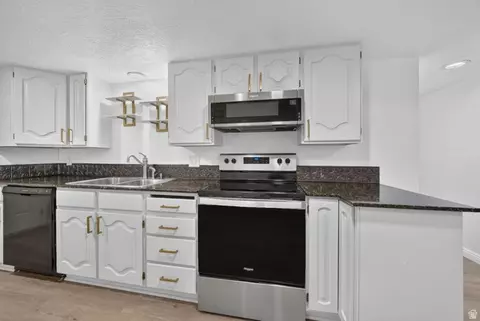Kitchen - 1138 E 11780 S, Sandy, UT 84094 photo 8 of 8