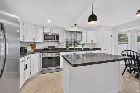 Kitchen - 1138 E 11780 S, Sandy, UT 84094 photo 2 of 8