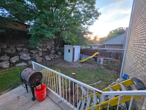Exterior - 853 S Windemere Ln E, South Ogden, UT 84403 photo 5 of 6