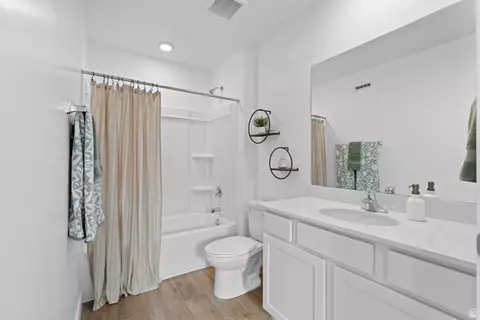 Bath - 685 N 1620 E #1301, Salem, UT 84653 photo 1 of 3