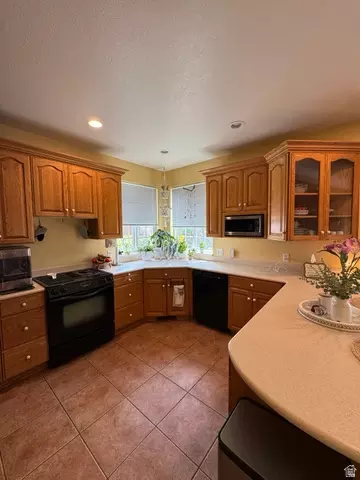 Kitchen - 28 E 1600 S, Payson, UT 84651 photo 2 of 3