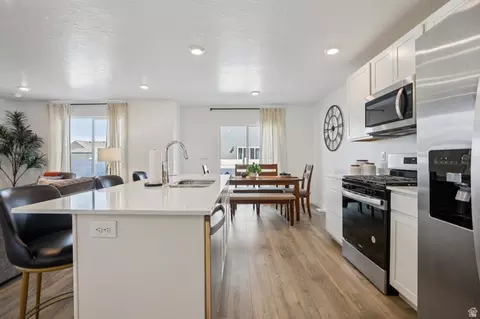 Kitchen - 1938 E Corriente Dr #1297, Salem, UT 84653 photo 2 of 2