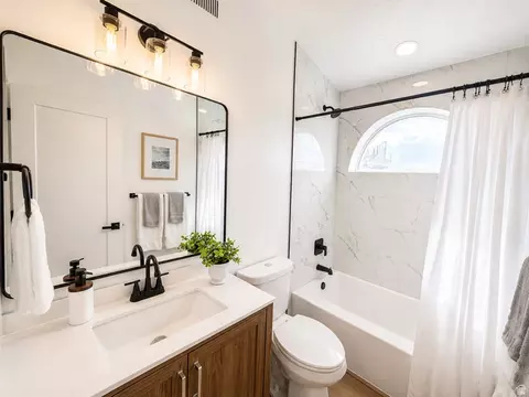 Bath - 26 W 450 N, Orem, UT 84057 photo 1 of 2