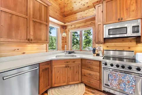 Kitchen - 1782 Pine Loop Rd, Coalville, UT 84017 photo 4 of 5