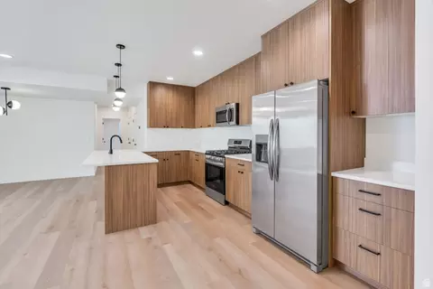 Kitchen - 296 S 2580 E #20, Spanish Fork, UT 84660 photo 6 of 8