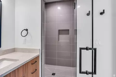 Bath - 296 S 2580 E #20, Spanish Fork, UT 84660 photo 5 of 9