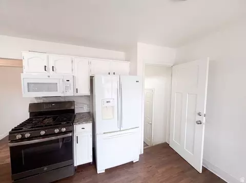Kitchen - 116 Ross Dr, Clearfield, UT 84015 photo 4 of 4