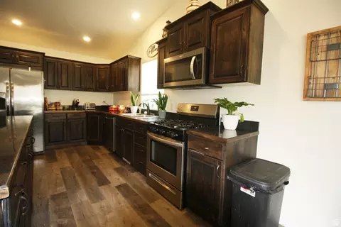 Kitchen - 2338 E 4300 S, Naples, UT 84078 photo 3 of 7