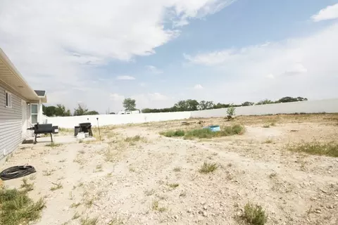 Exterior - 2338 E 4300 S, Naples, UT 84078 photo 4 of 10