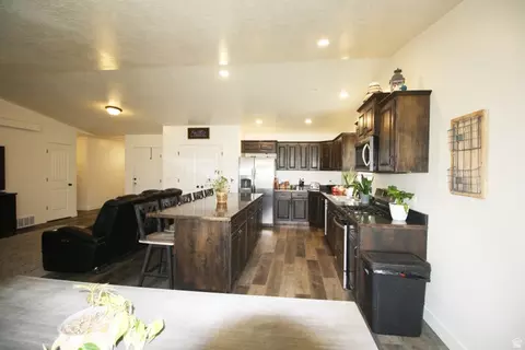 Kitchen - 2338 E 4300 S, Naples, UT 84078 photo 6 of 7