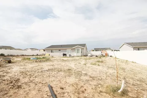 Exterior - 2338 E 4300 S, Naples, UT 84078 photo 7 of 10