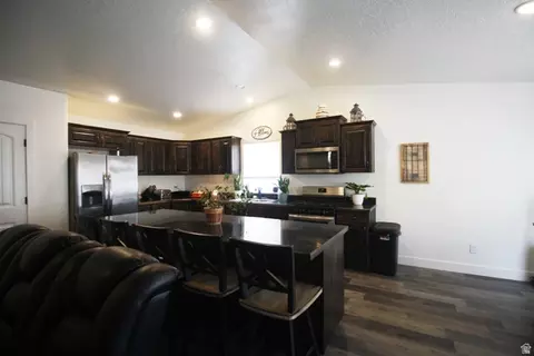 Kitchen - 2338 E 4300 S, Naples, UT 84078 photo 2 of 7