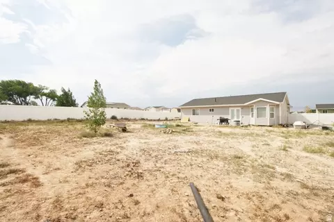 Exterior - 2338 E 4300 S, Naples, UT 84078 photo 8 of 10