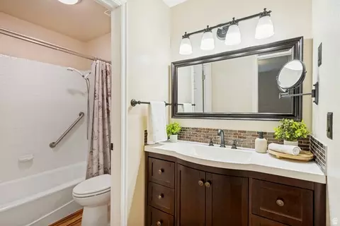 Bath - 635 E Williamsburg Park Cir Crk S, Sandy, UT 84070 photo 2 of 2