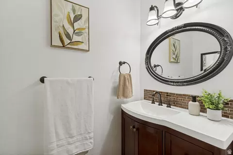 Bath - 635 E Williamsburg Park Cir Crk S, Sandy, UT 84070 photo 1 of 2