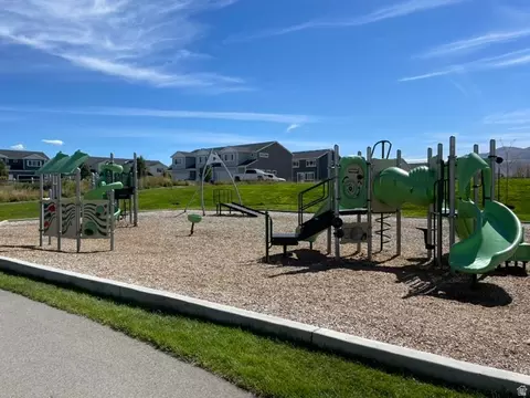 Exterior - 4311 E Oconnell Ln, Eagle Mountain, UT 84005 photo 4 of 5