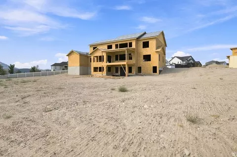 Exterior - 9126 N Lakefront Dr, Eagle Mountain, UT 84005 photo 3 of 4
