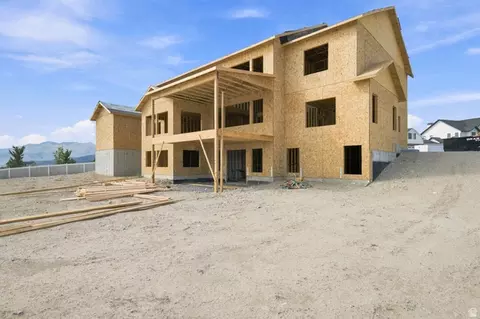 Exterior - 9126 N Lakefront Dr, Eagle Mountain, UT 84005 photo 2 of 4