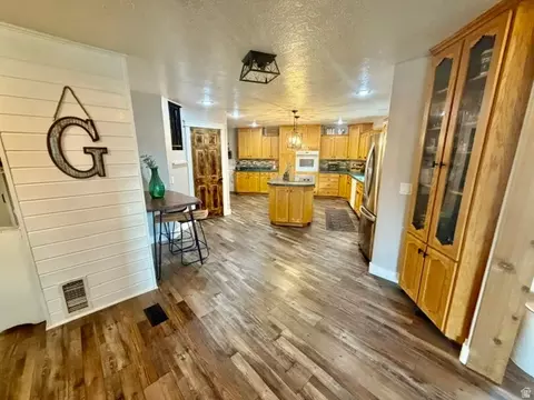 Entry Way - 662 E Oneida St, Preston, ID 83263 photo 2 of 3
