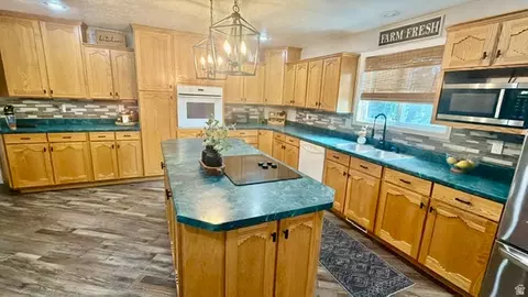 Kitchen - 662 E Oneida St, Preston, ID 83263 photo 2 of 3