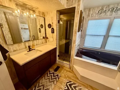 Bath - 662 E Oneida St, Preston, ID 83263 photo 2 of 4