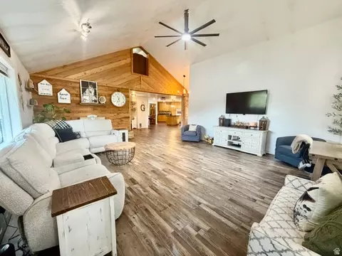 Living - 662 E Oneida St, Preston, ID 83263 photo 2 of 5