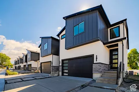 346 E Perrine Dr, Midvale, UT 84047