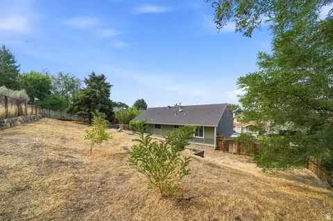 Exterior - 1560 E Hills Dr N, Bountiful, UT 84010 photo 4 of 4