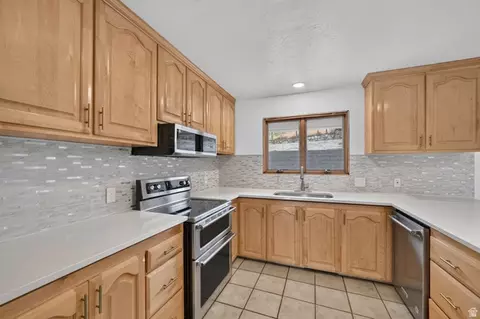 Kitchen - 1560 E Hills Dr N, Bountiful, UT 84010 photo 2 of 2