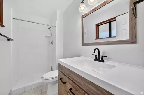 Bath - 1560 E Hills Dr N, Bountiful, UT 84010 photo 2 of 3