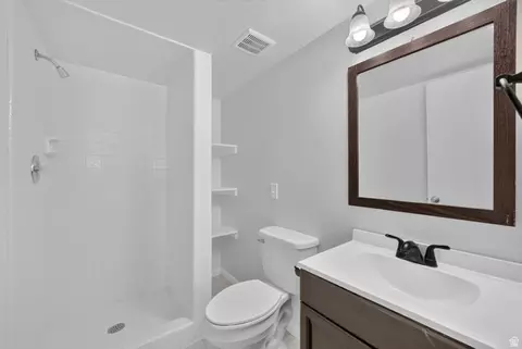 Bath - 1560 E Hills Dr N, Bountiful, UT 84010 photo 3 of 3