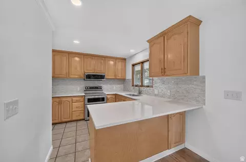 Kitchen - 1560 E Hills Dr N, Bountiful, UT 84010 photo 1 of 2