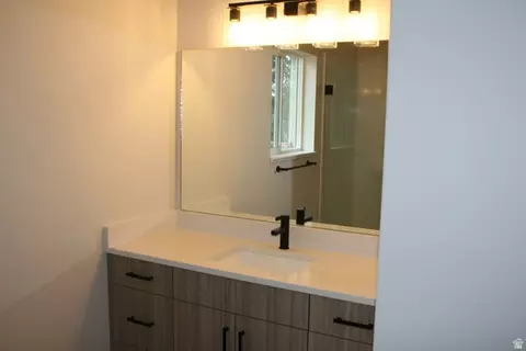 Bath - 1344 S Mountain Rd E, Ogden, UT 84404 photo 2 of 4
